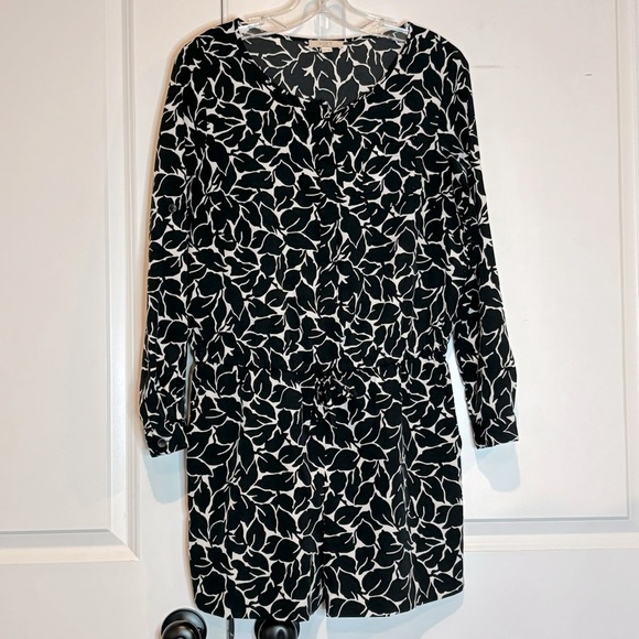 LOFT Black White Leaf Print Long Tab Sleeve Tie Waist Romper 2 Petite - Picture 2 of 15